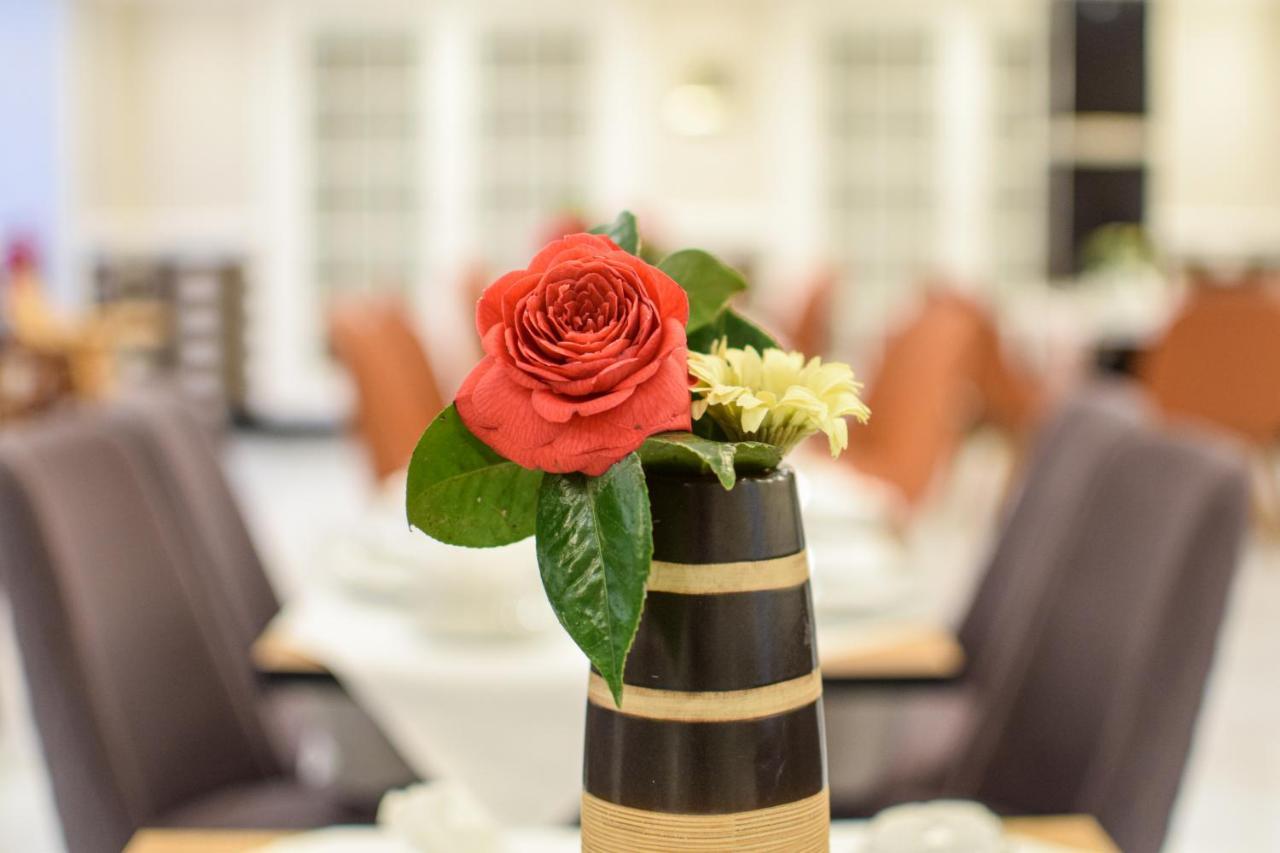Pembridge Palace Hotel Лондон Екстериор снимка